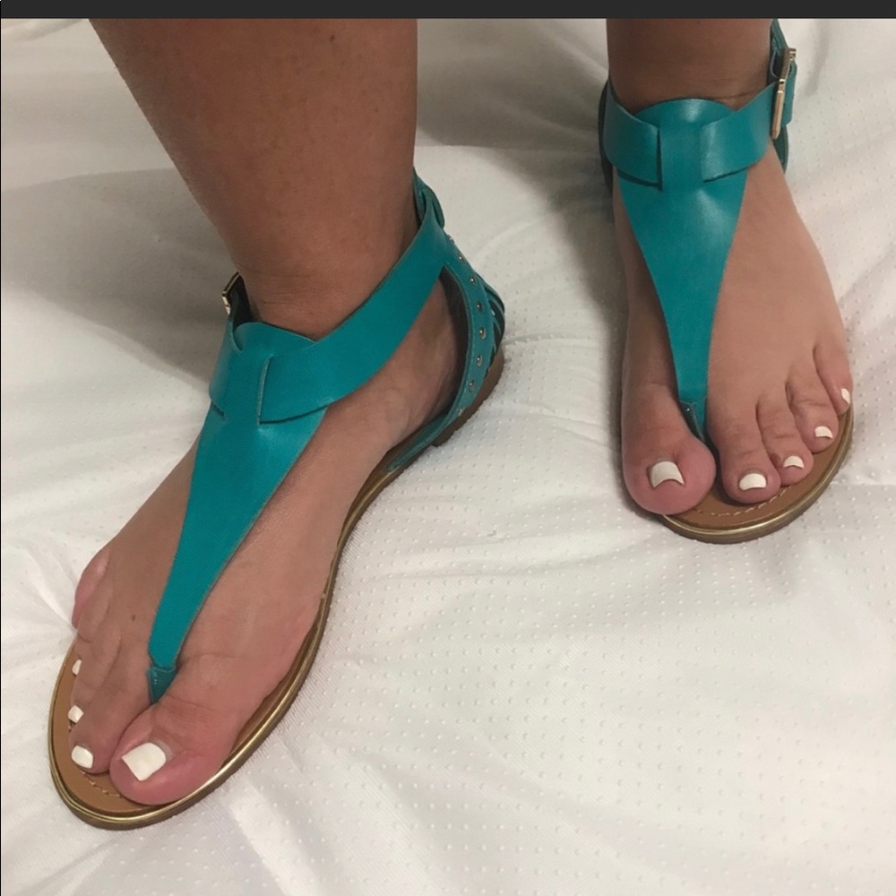 Breckelles women’s sandals in turquoise size 9.